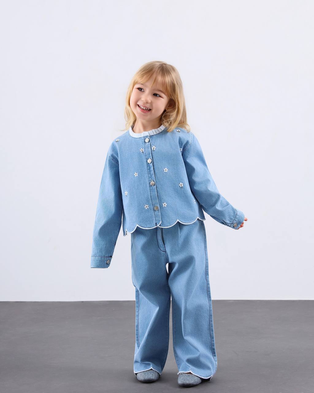 ÇİÇEK DETAYLI KOT TAKIM