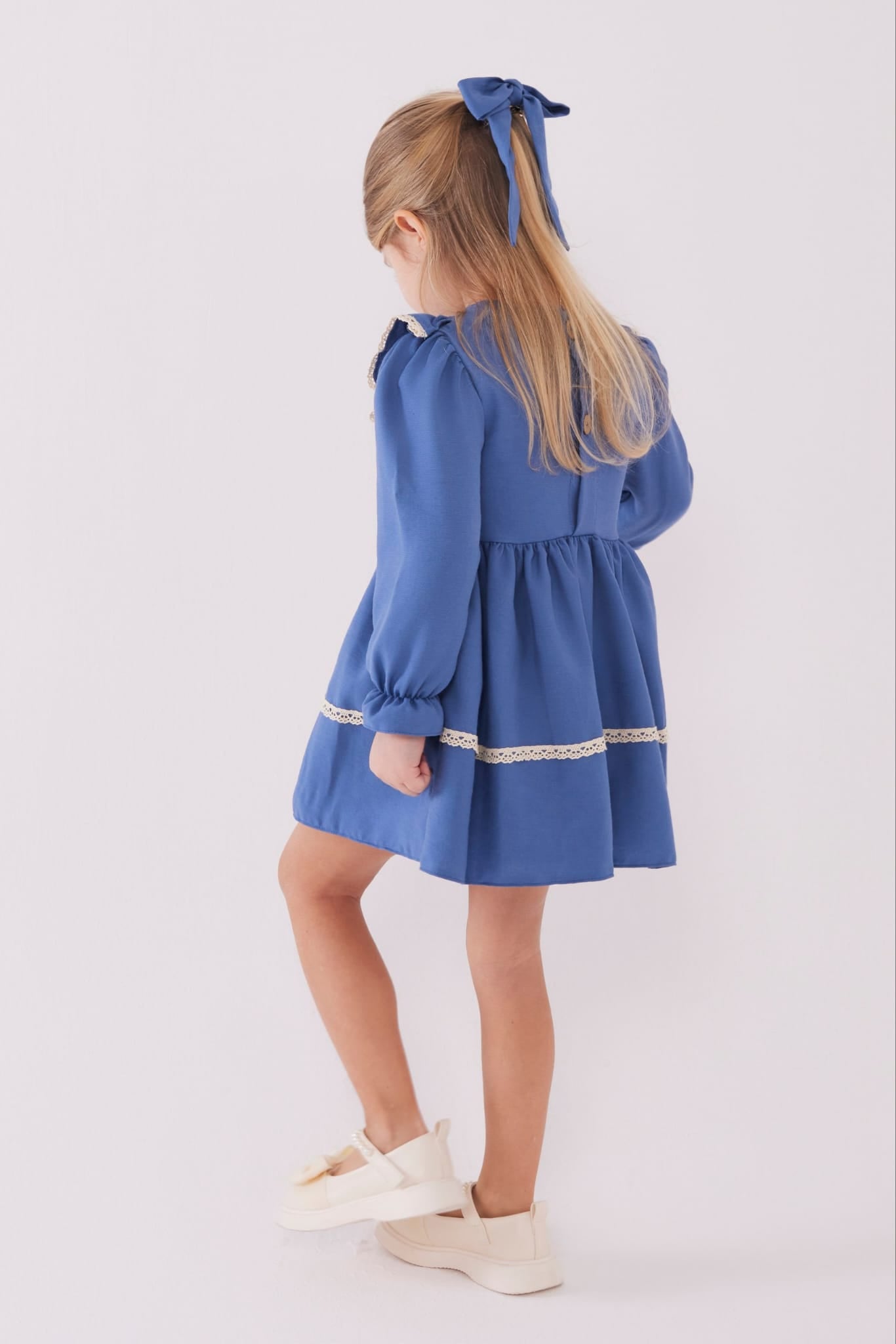 Nakışlı yaka detaylı tokalı  elbise