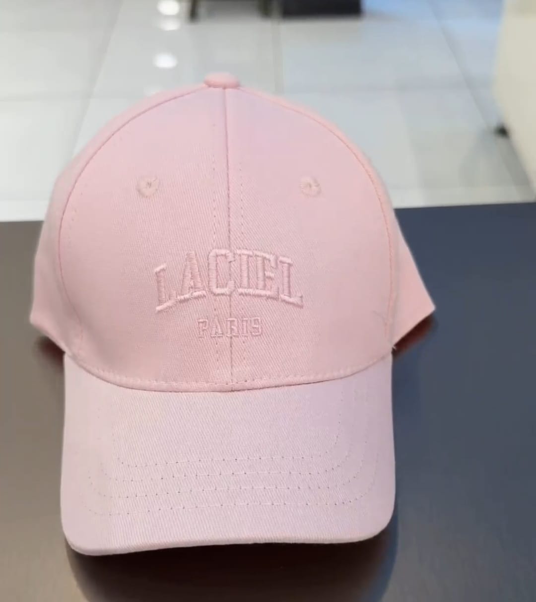 PEMBE ŞAPKA