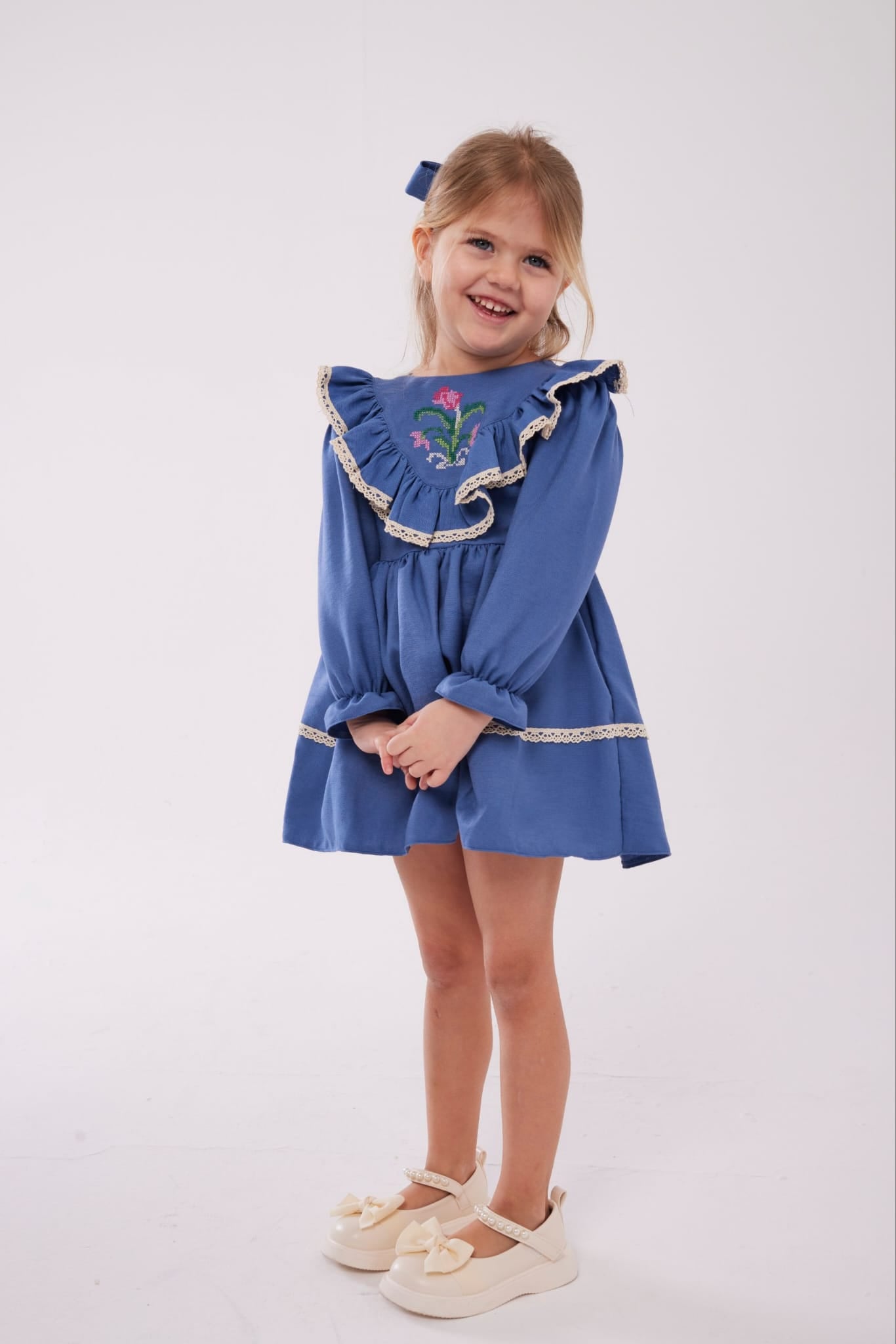 Nakışlı yaka detaylı tokalı  elbise