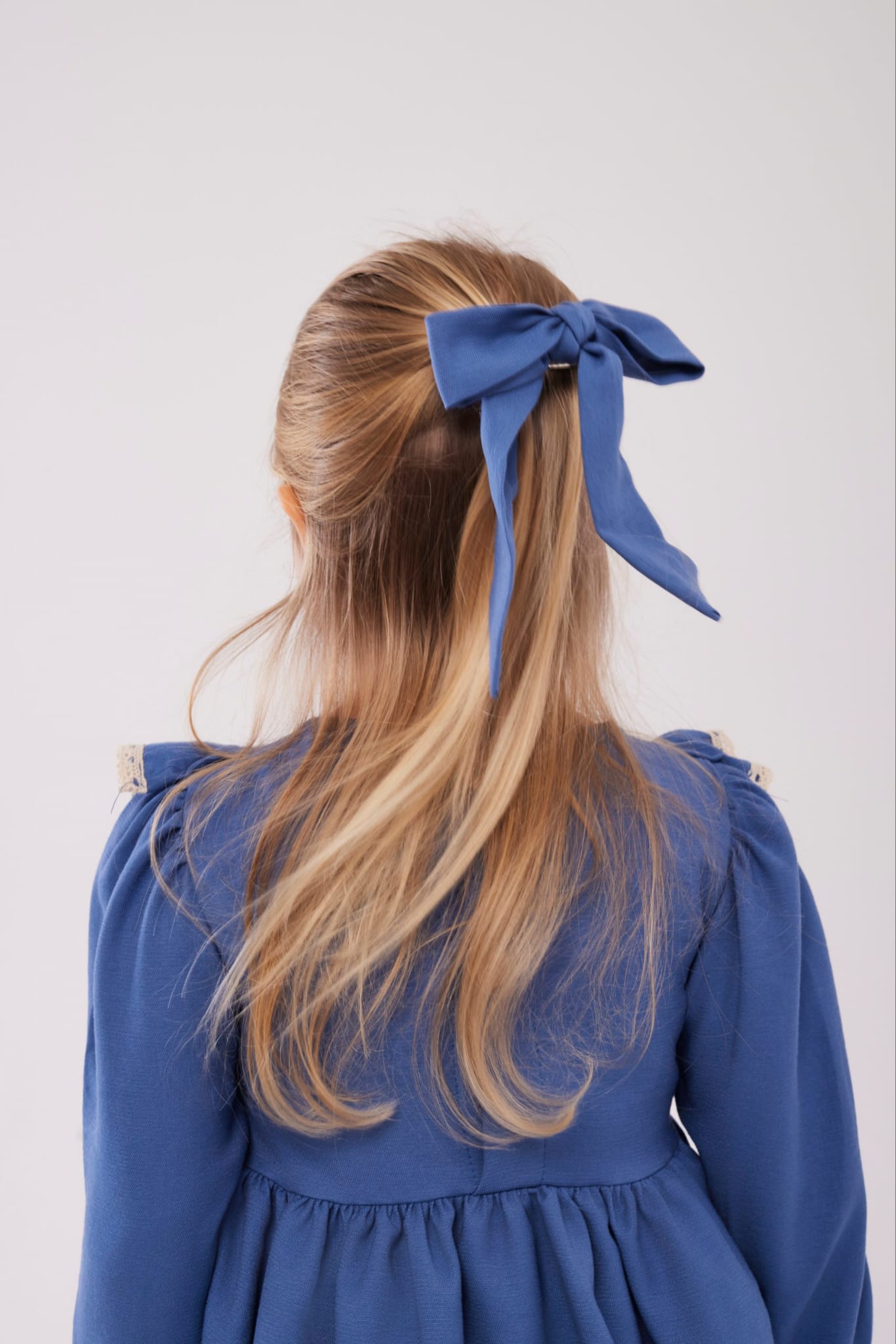 Nakışlı yaka detaylı tokalı  elbise